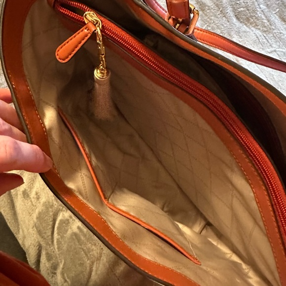 Michael Korrs “Authentic” Tags are included slightly used Voyager East/West Tote - Picture 7 of 12